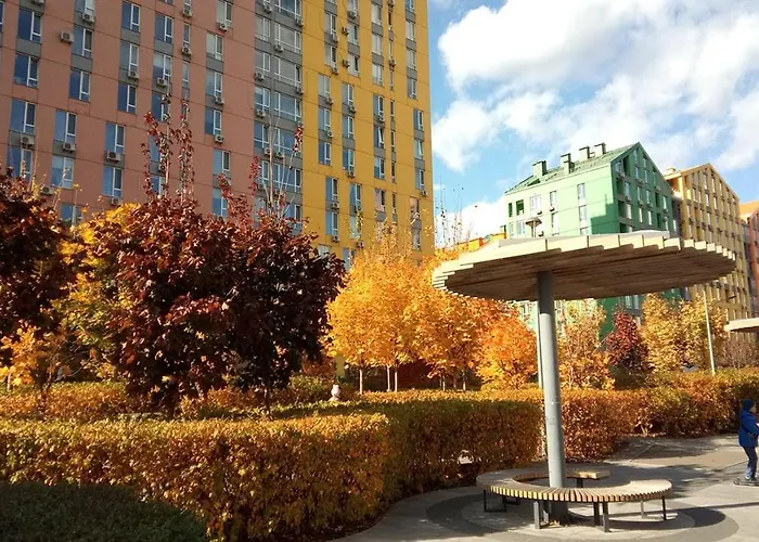 Georgeous Bright Studio in a Bright Residential Complex Comfort Town КТ-08