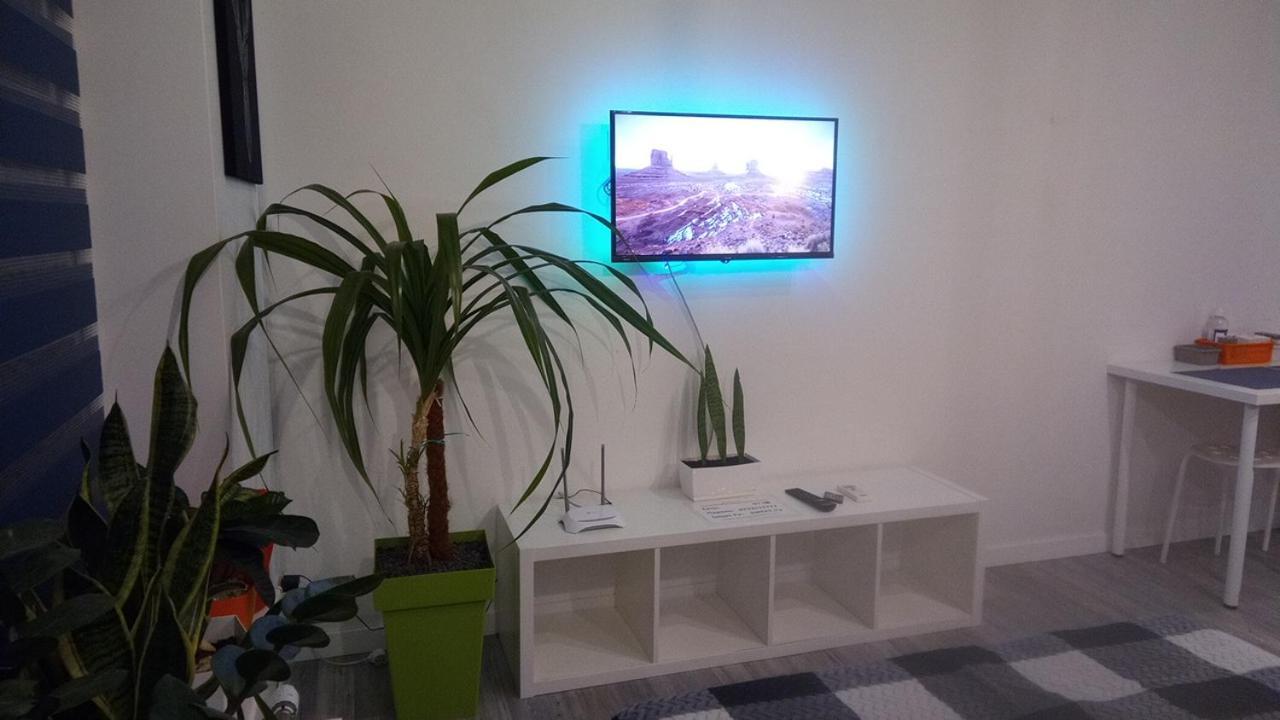 Апартаменти Georgeous Bright In A Bright Residential Complex Comfort Town кт-08